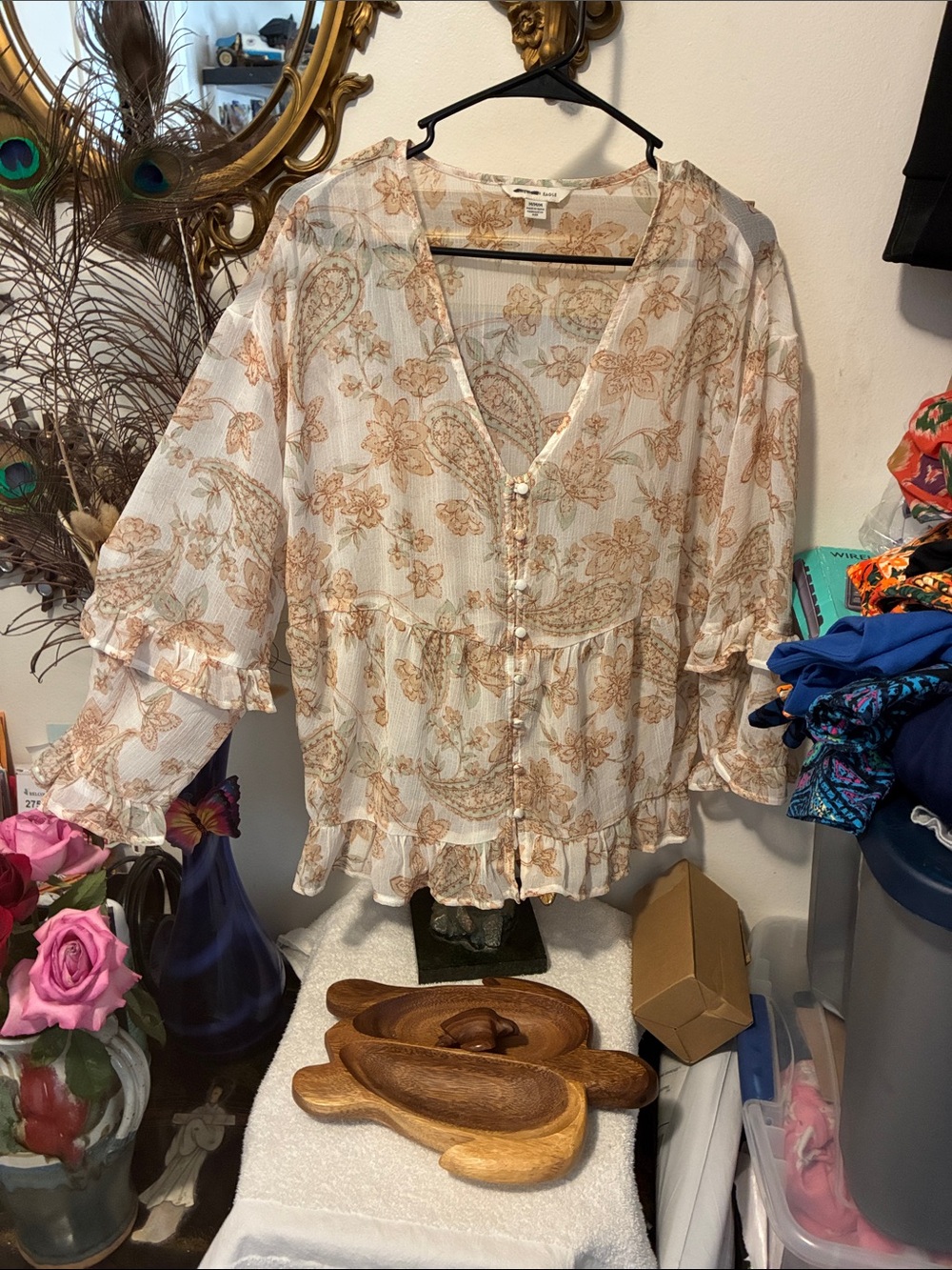 American Eagle Outfitters Cream Floral sheer Button-Front Blouse